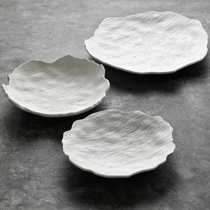 Scalloped Edge Gourmet Ceramic Plate Perfect for Elegant Dining