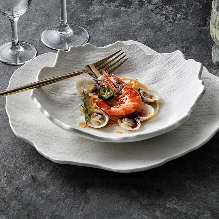 Scalloped Edge Gourmet Ceramic Plate Perfect for Elegant Dining