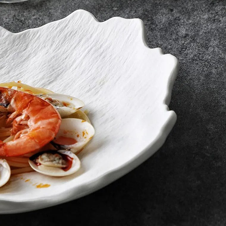 Scalloped Edge Gourmet Ceramic Plate Perfect for Elegant Dining