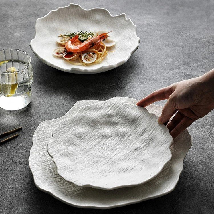 Scalloped Edge Gourmet Ceramic Plate Perfect for Elegant Dining